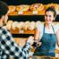 Noticias sobre Retail España Revista Hi Retail | Shop Small Evergreen Making a contactless payment at a bakery copia