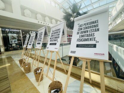 Noticias sobre Retail España Revista Hi Retail | Foto exposición prejuicios sindrome de down