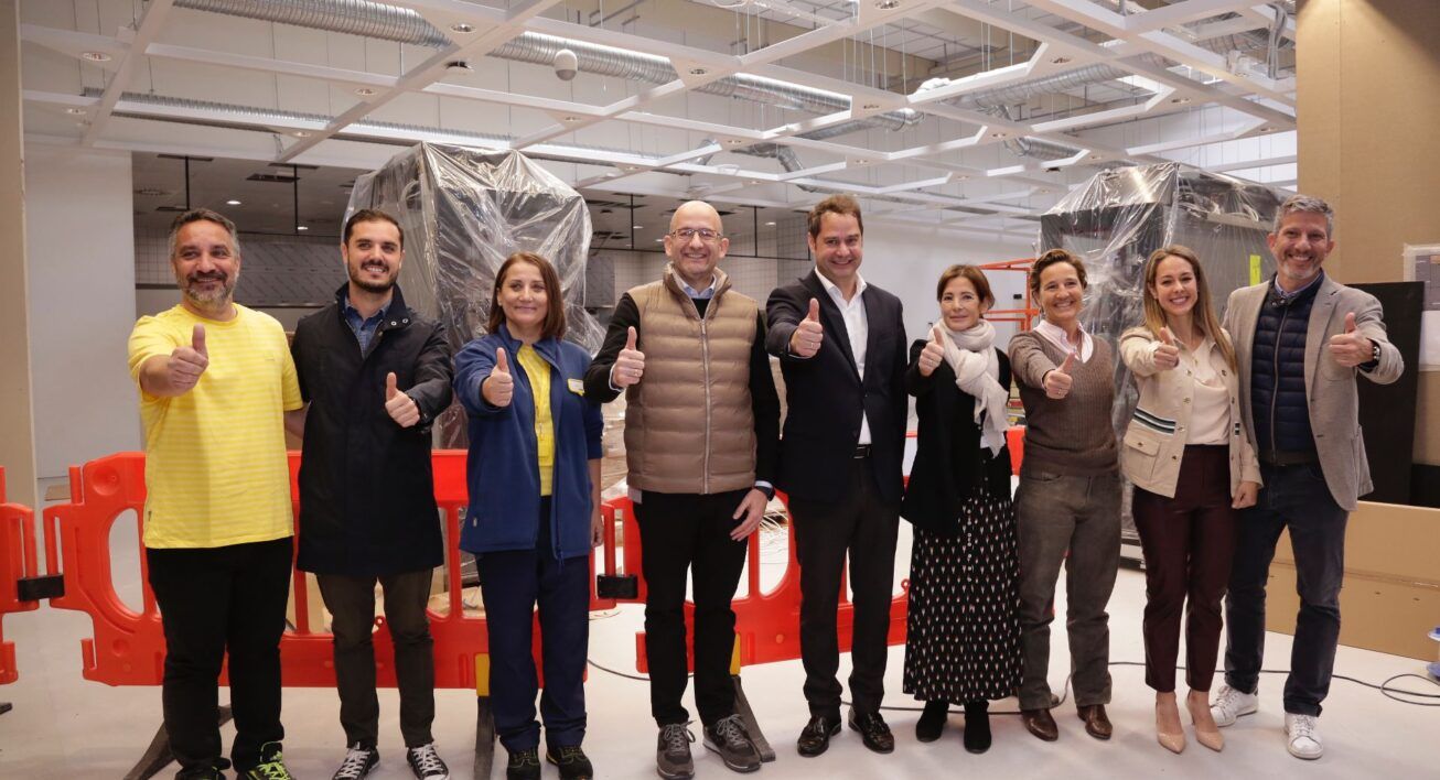 Noticias sobre Retail España Revista Hi Retail | IKEA Torrejón visita institucional a las obras foto de familia 1
