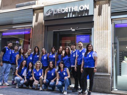 Noticias sobre Retail España Revista Hi Retail | Foto equipo Decathlon Granada
